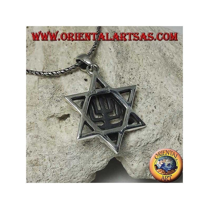 Ciondolo in argento della Menorah sopra la stella di Davide