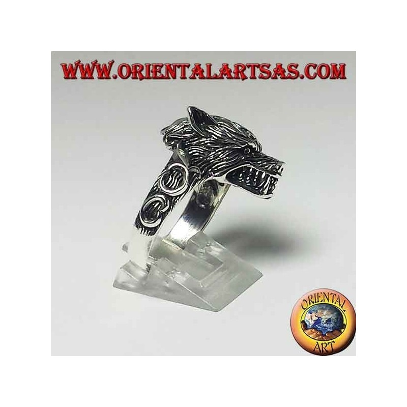 Ring in 925 ‰ silver, with a wolf's head that growls