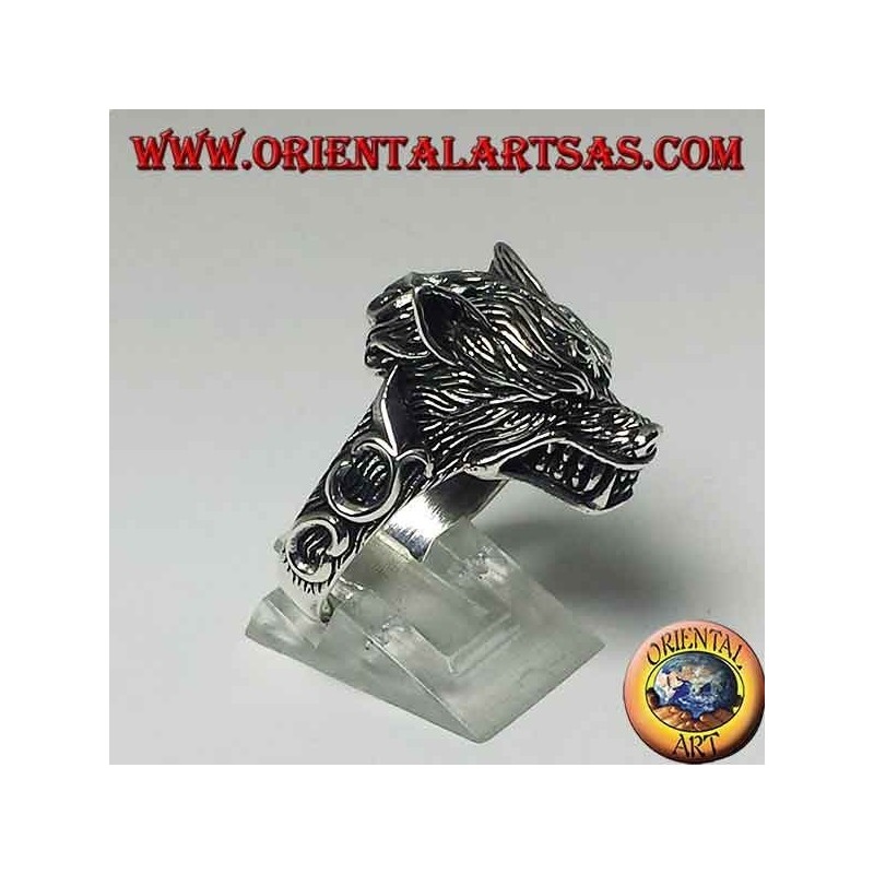 Ring in 925 ‰ silver, with a wolf's head that growls