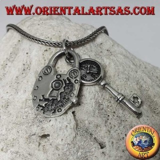 Ciondolo doppio in argento 925 composto da un lucchetto dettagliato e una chiave con quadrante orologio.