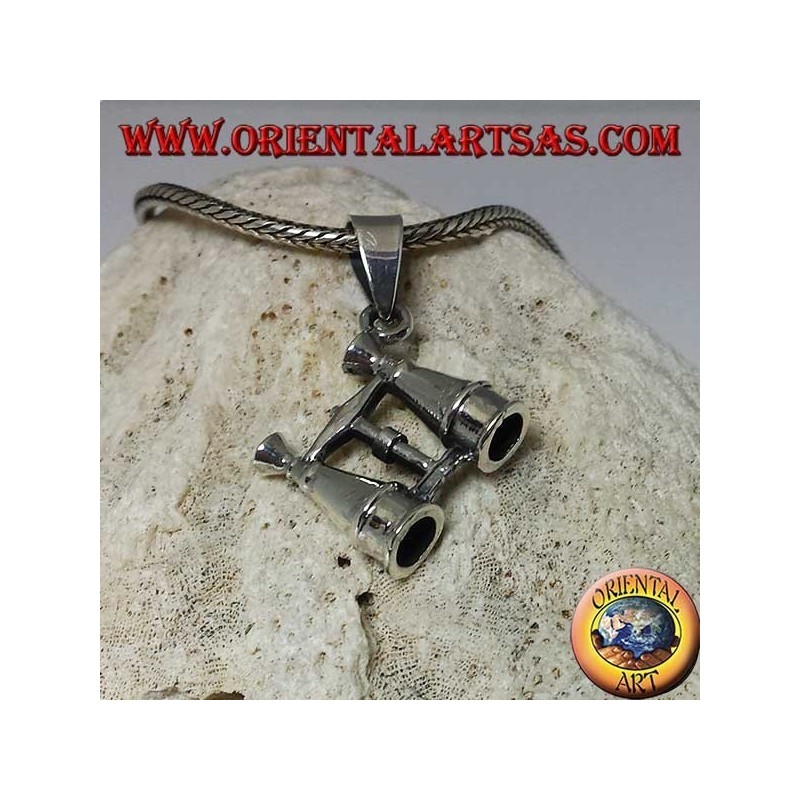 Colgante de plata en forma de binoculares.