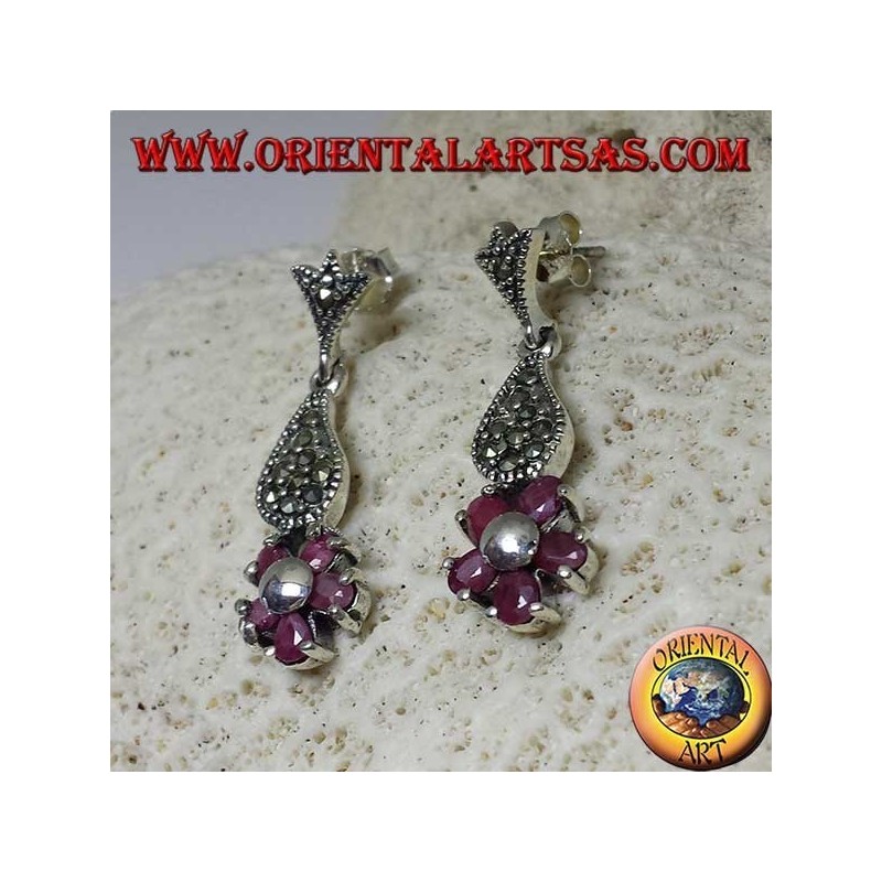 Boucles d'oreilles pendantes en argent avec 5 rubis ovales naturels sertis pour former une fleur et marcassite
