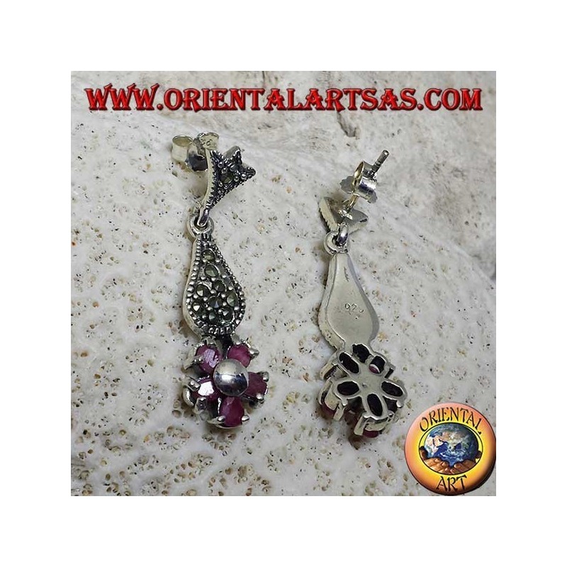 Boucles d'oreilles pendantes en argent avec 5 rubis ovales naturels sertis pour former une fleur et marcassite