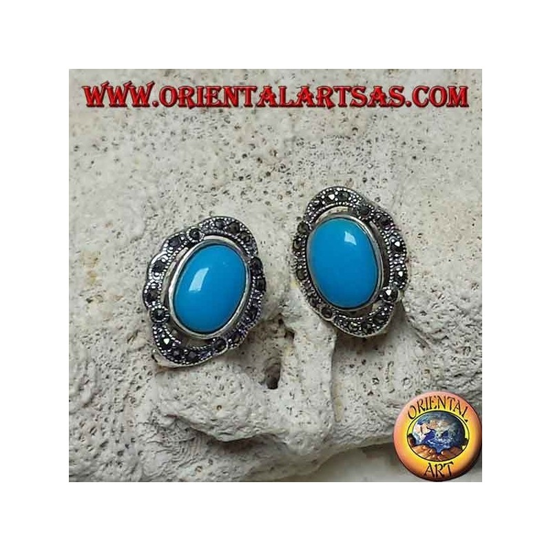 Pendientes de lóbulos plateados con turquesa ovalada y marcasitas.