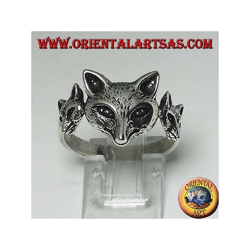 Silver ring with fox with her cubs