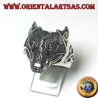 Silberner Wolfskopfring mit keltischem Knoten