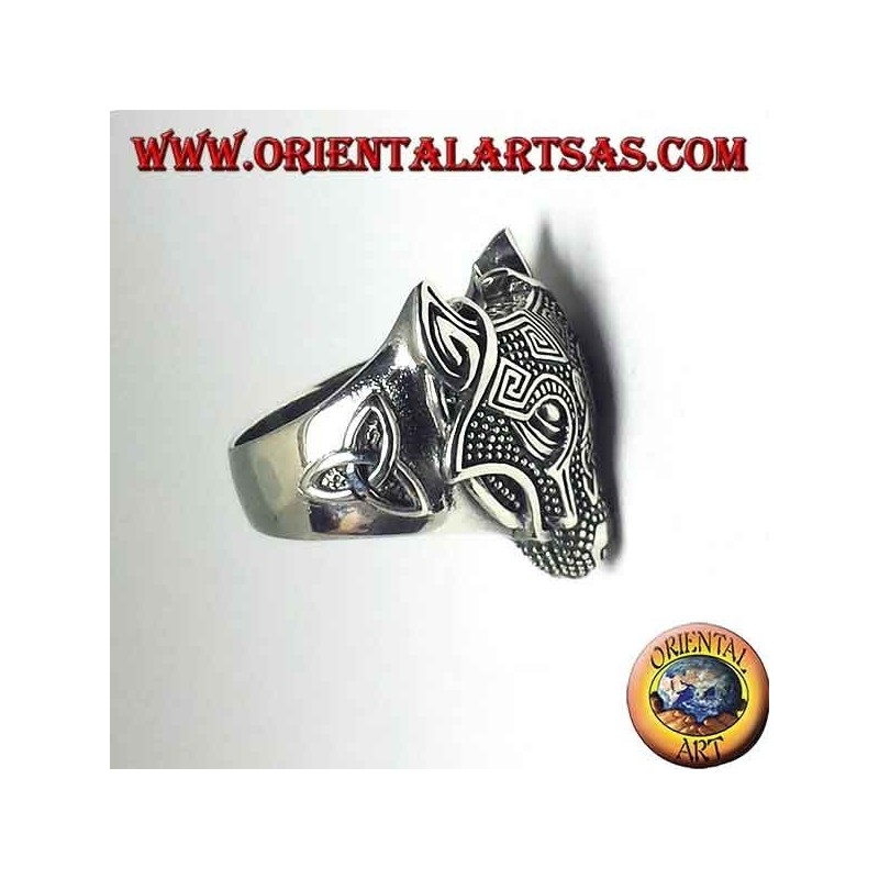 Anillo de cabeza de lobo plateado con nudo celta