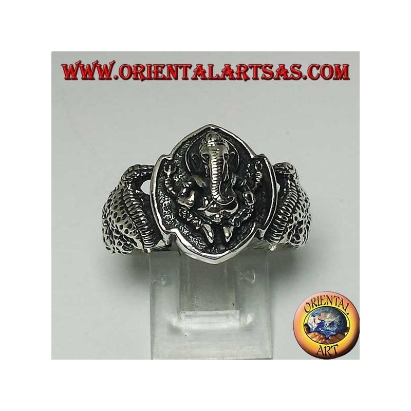 Anillo de plata de Ganesh sentado con cobra en ambos lados