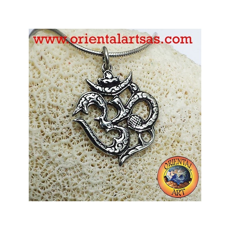 ciondolo om  silaba sacra rintagliato in argento 