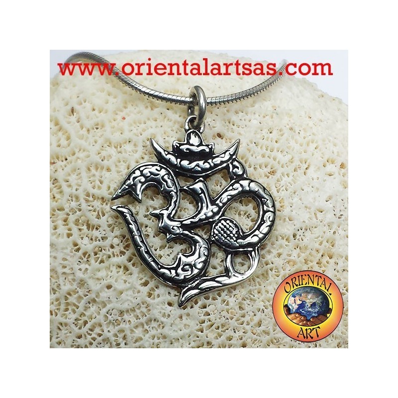 ciondolo om  silaba sacra rintagliato in argento 