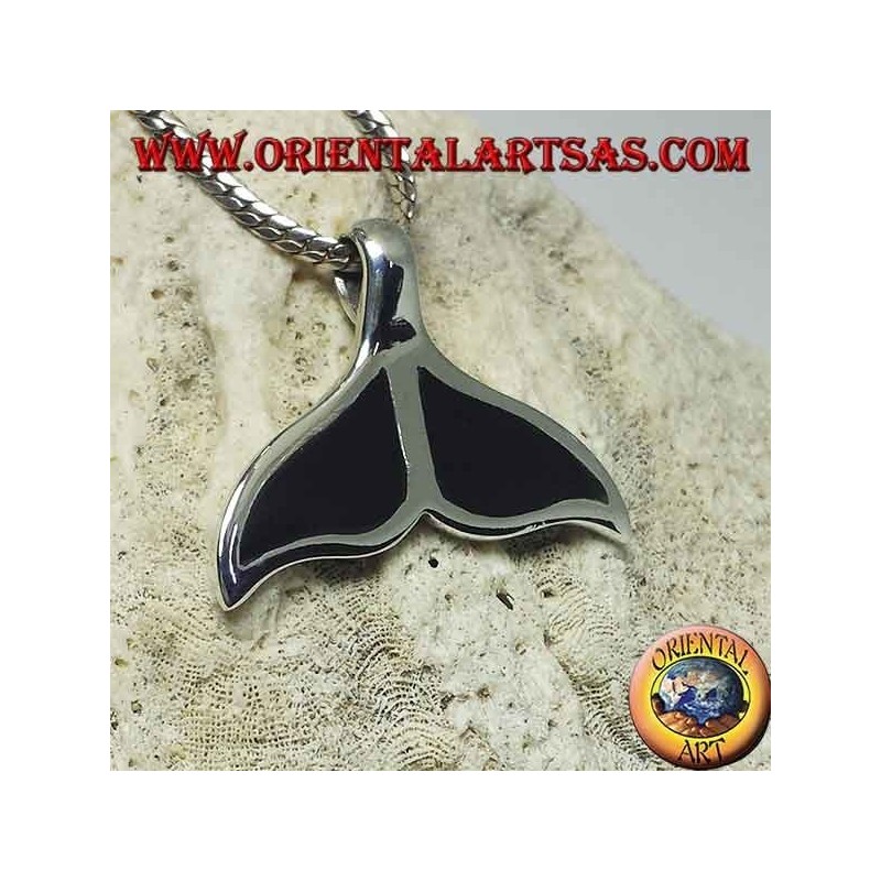 Silberanhänger in Form eines Walschwanzes mit flachem Onyx