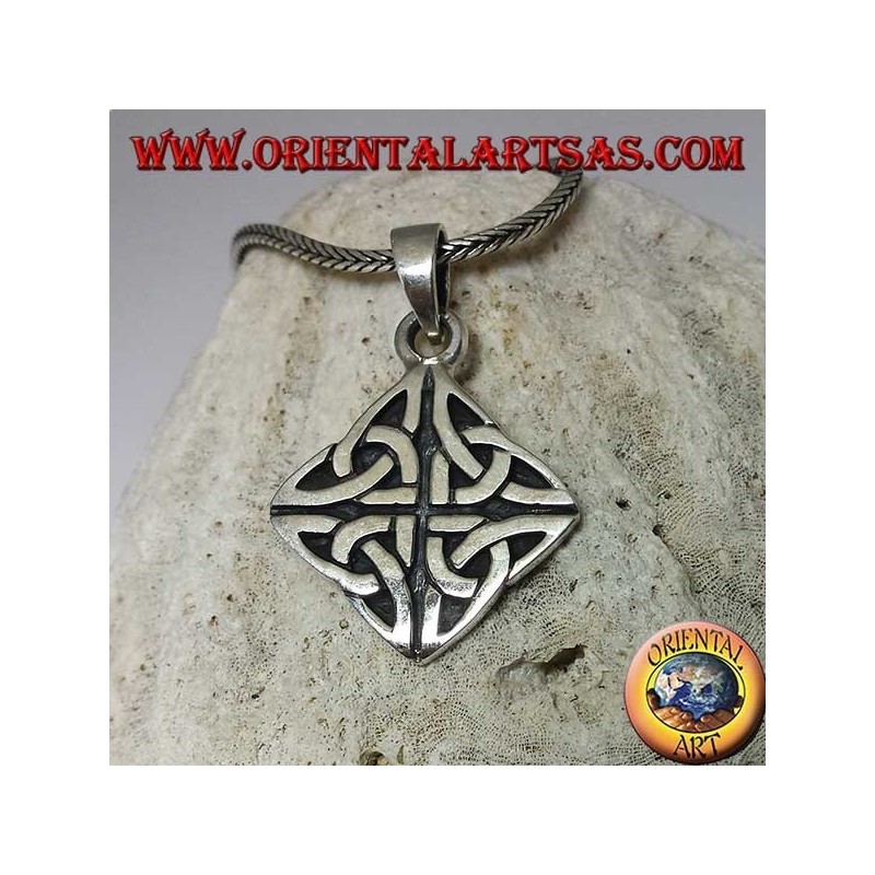 Iona knot silver pendant