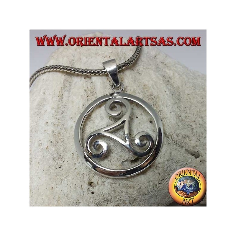 Pendentif triskell en argent dans le cercle du symbole celtique (grand)