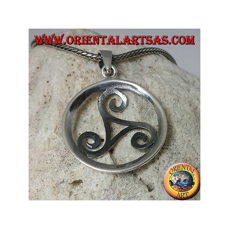 Pendentif triskell en argent dans le cercle du symbole celtique (grand)