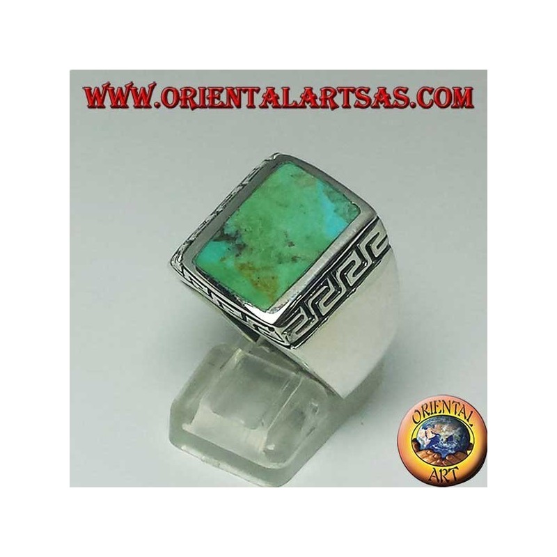 Bague en argent avec turquoise rectangulaire naturelle entourée d'une gravure grecque