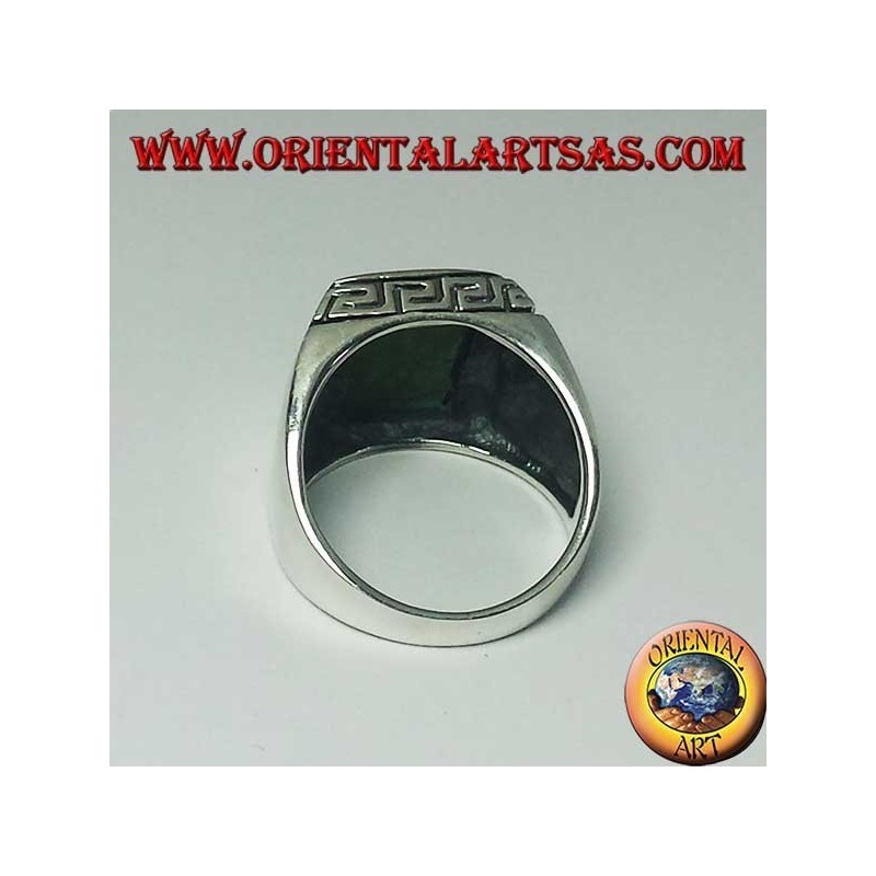 Anello in argento con turchese naturale rettangolare contornato da incisione a greca