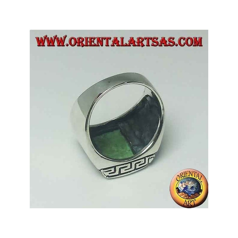 Anillo de plata con turquesa rectangular natural rodeado de un grabado griego