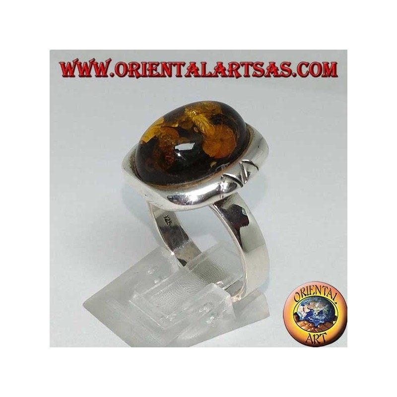 Anello in argento con Ambra verde ovale e bordo largo inciso