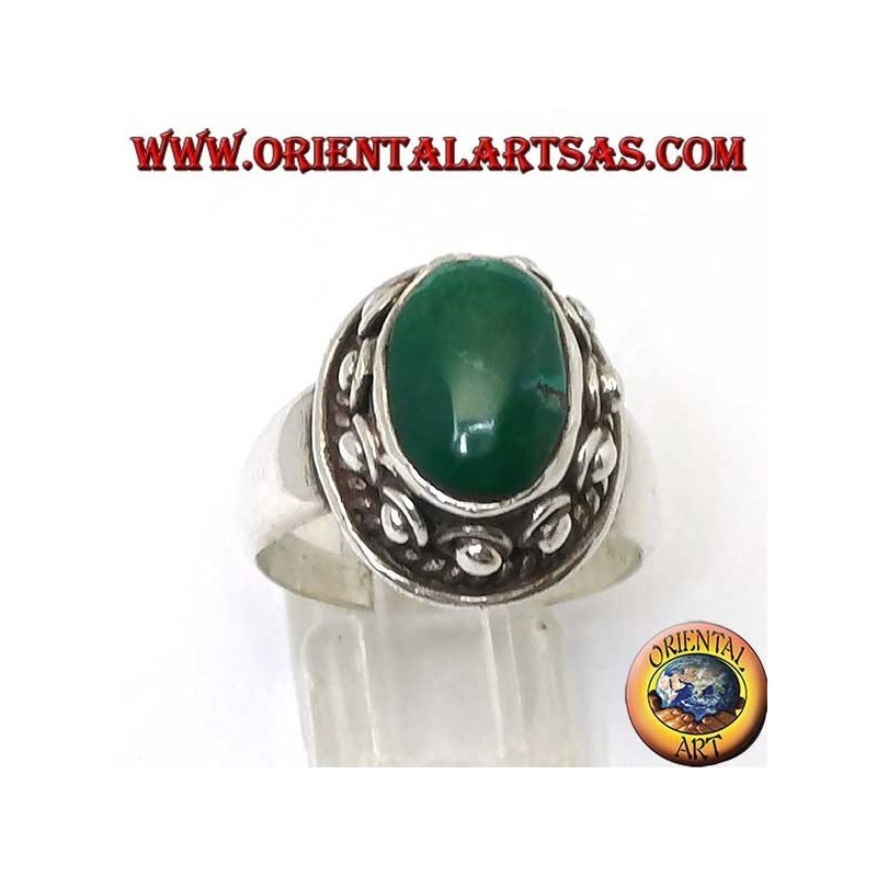 Anello in argento con borchie intorno al cassone, del Turchese antico naturale ovale