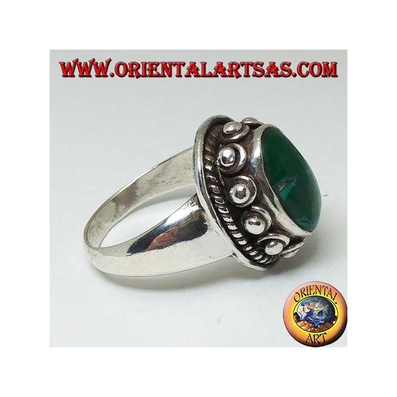 Bague en argent avec des clous autour du corps, de la turquoise antique naturelle ovale