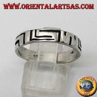 Ring in Silber mit asymmetrisch gestreiften Gravuren