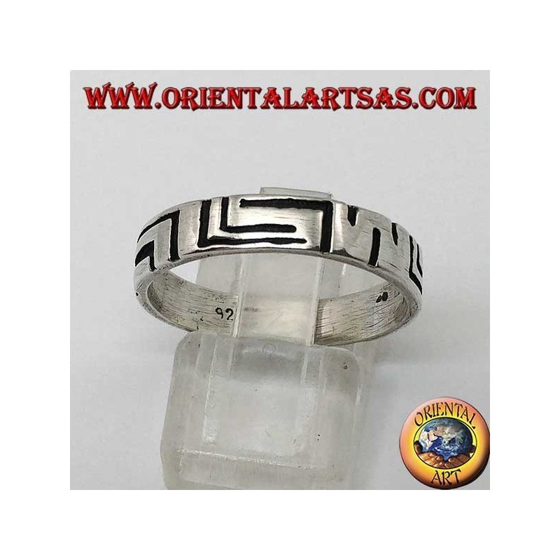 Bague en argent avec gravures à rayures asymétriques