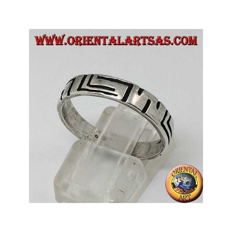 Ring in Silber mit asymmetrisch gestreiften Gravuren