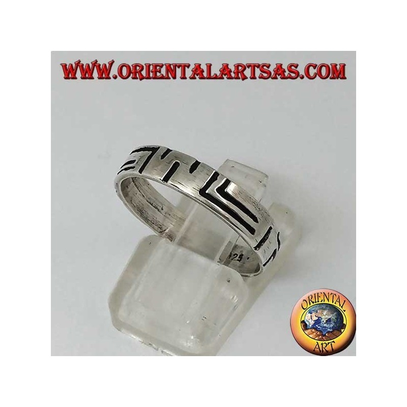 Ring in silver with asymmetric striped engravings