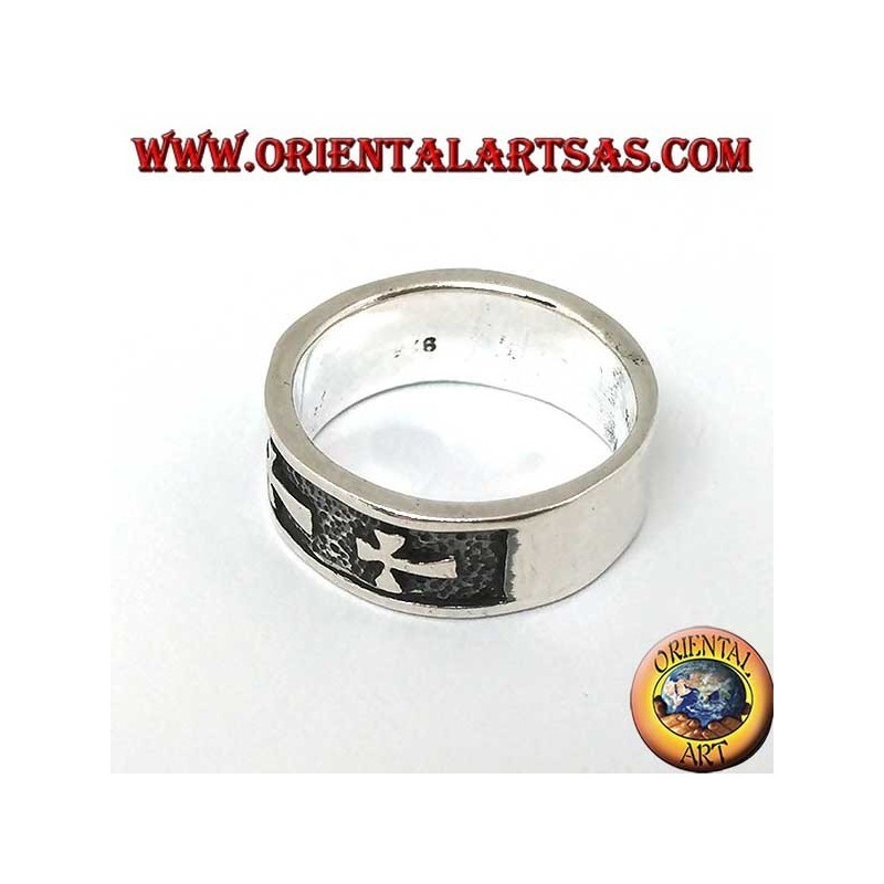 Anillo de plata con cruces en bajorrelieve