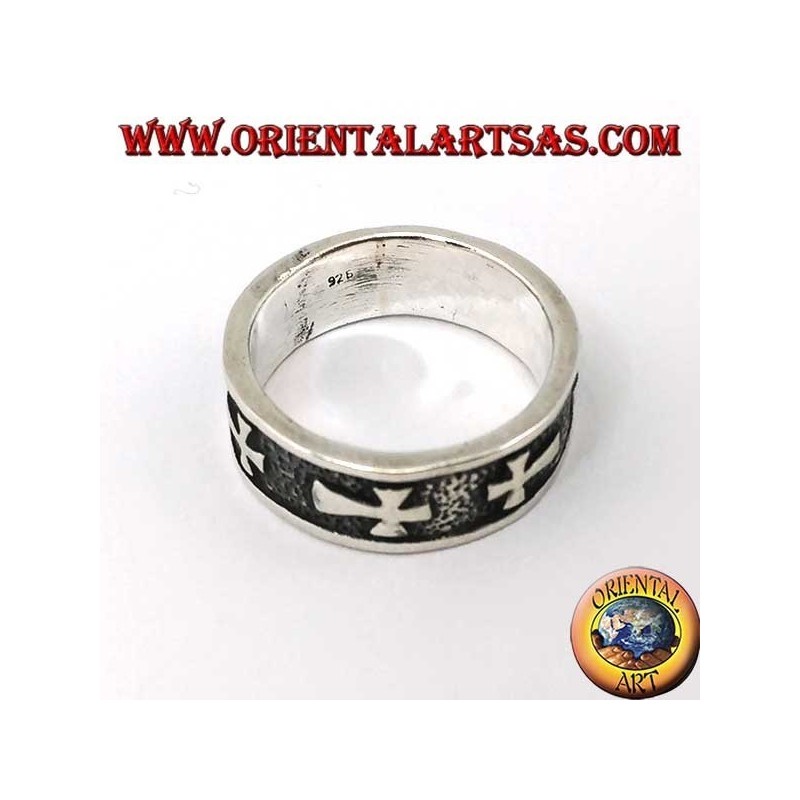 Anillo de plata con cruces en bajorrelieve