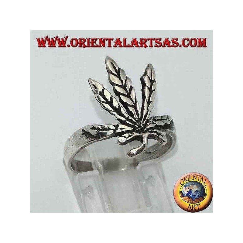 Anillo de plata con hoja de marihuana tallada