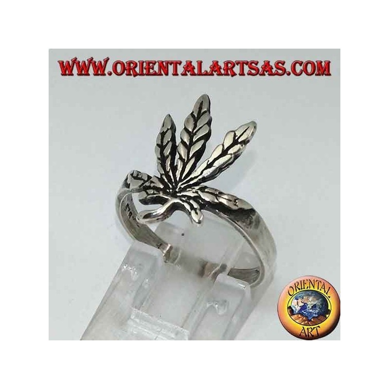 Anillo de plata con hoja de marihuana tallada