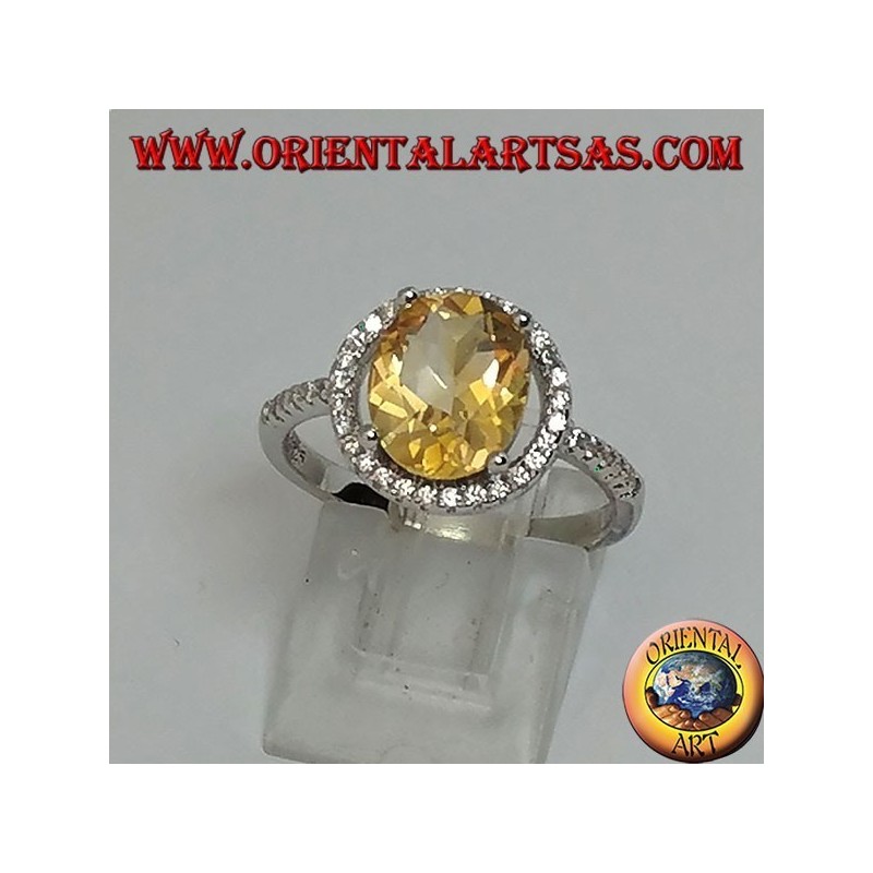 Bague en argent avec topaze naturelle suspendue à un cercle de zircons