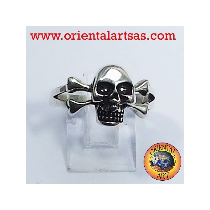 cráneo anillo de plata con los huesos