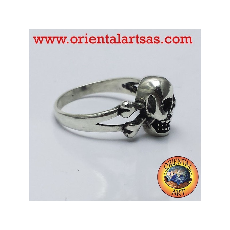 Anello teschio con osse in argento