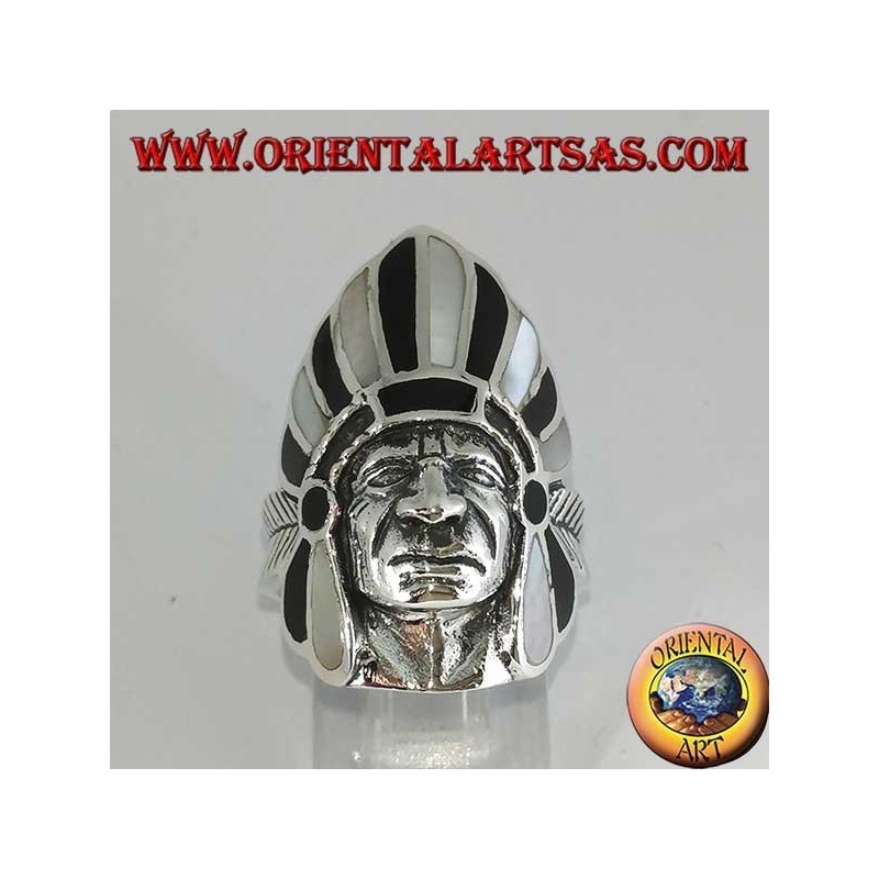 Anillo de plata, cabeza de indio nativo americano con plumas de nácar y ónix