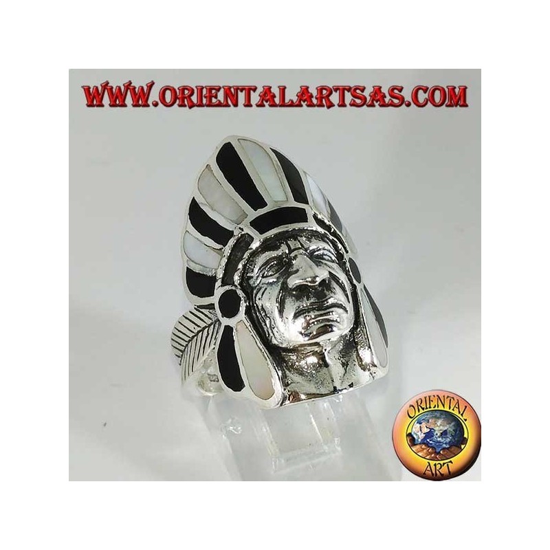 Anillo de plata, cabeza de indio nativo americano con plumas de nácar y ónix