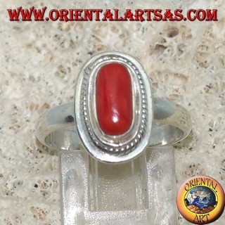 Anello in argento con corallo naturale incastonato in un bordo a trccia  (fatto a mano)