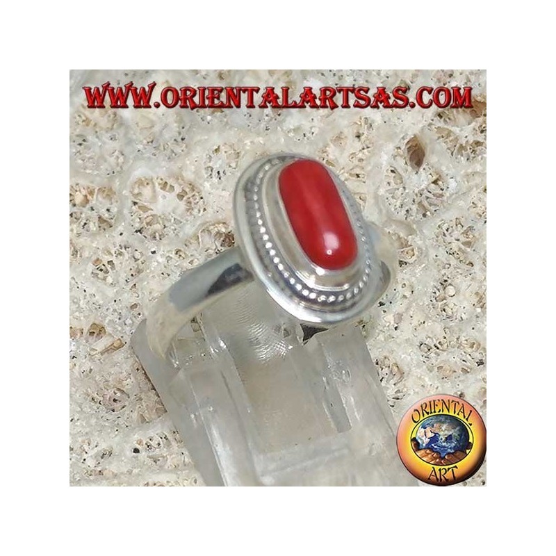 Anillo de plata con coral natural engastado en un borde de abalorio (hecho a mano)