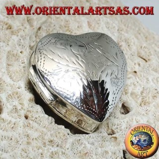 Pilulier en argent (925 ‰) avec gravures en forme de coeur