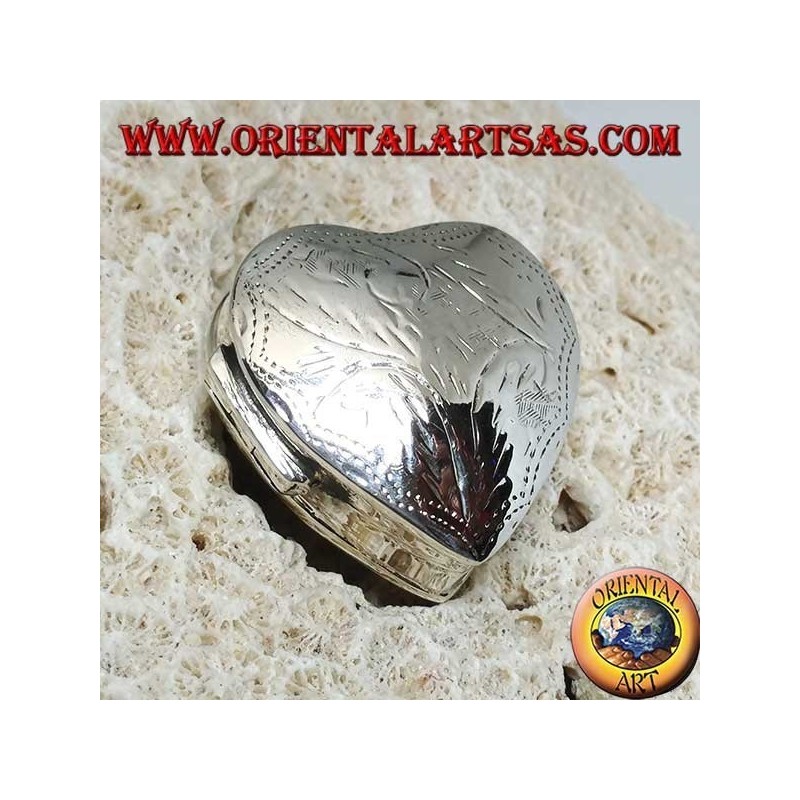 Silver pillbox (925 ‰) with heart-shaped engravings