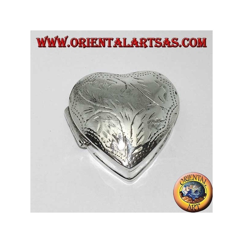 Silver pillbox (925 ‰) with heart-shaped engravings