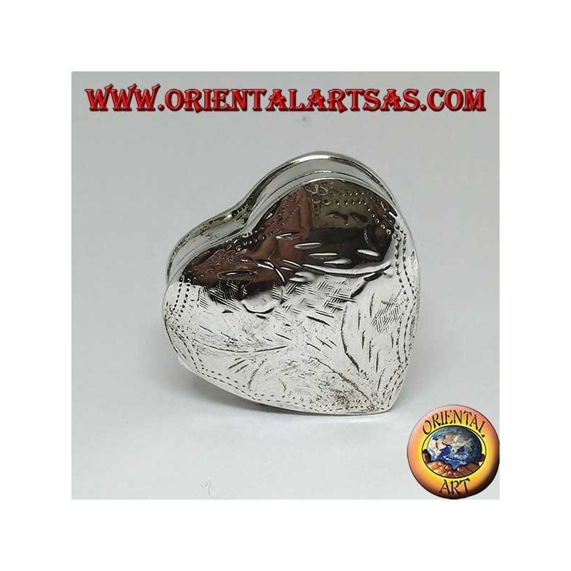 Pastillero de plata (925 ‰) con grabados en forma de corazón