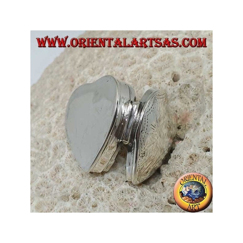 Pastillero de plata (925 ‰) con grabados en forma de corazón