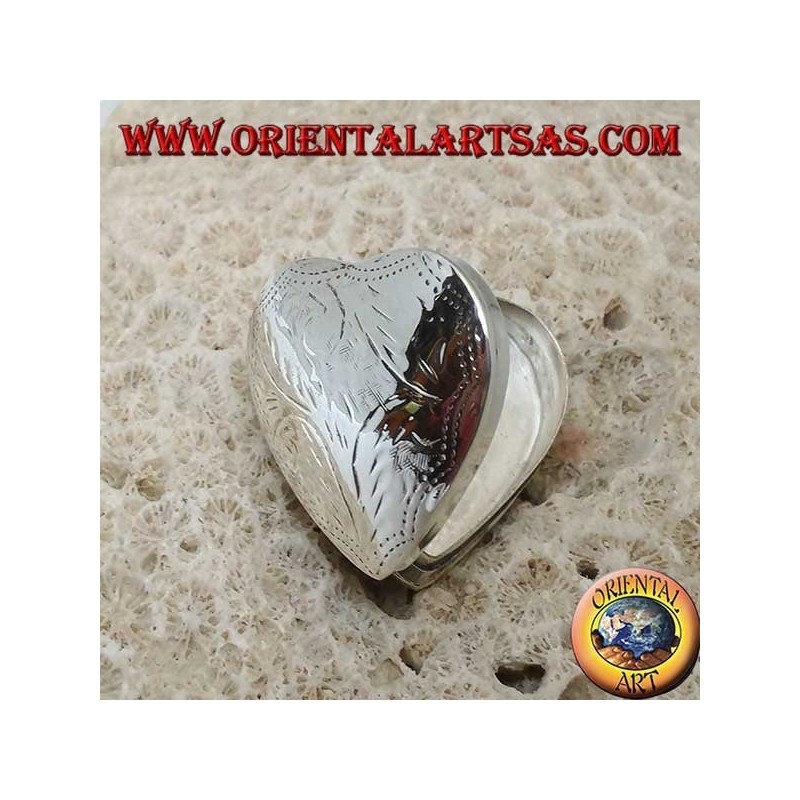 Pilulier en argent (925 ‰) avec gravures en forme de coeur
