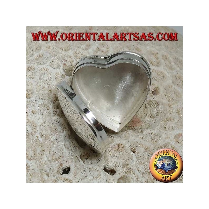 Pastillero de plata (925 ‰) con grabados en forma de corazón