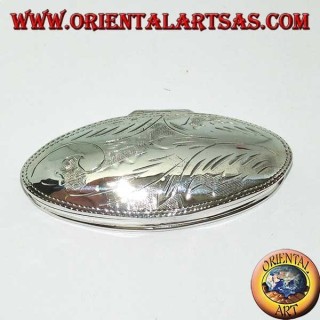 Pill box in silver (925 ‰) with engravings, oval in shape