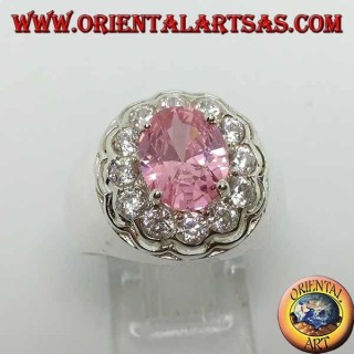 Anillo de plata con circonita rosa ovalada facetada rosa rodeada de circonitas de corte brillante