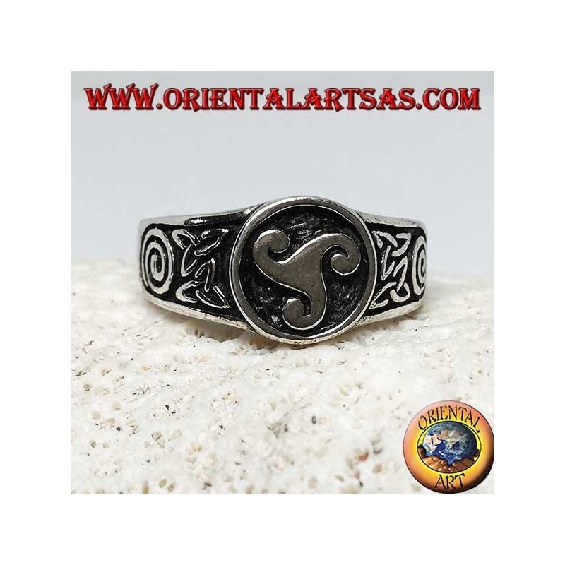 Anello in argento triskell con nodo di tyrone e spirale sui lati
