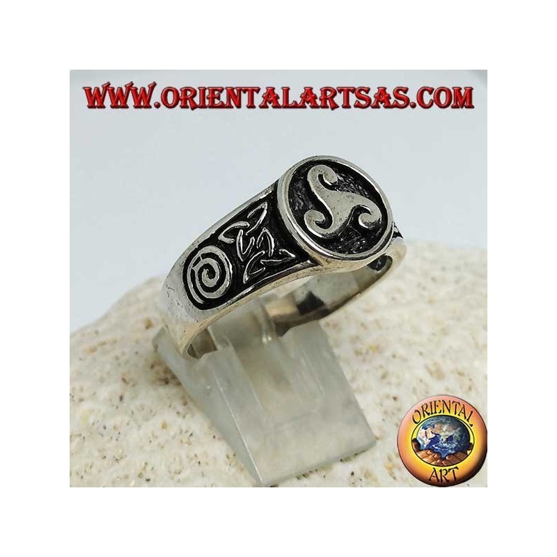 Bague triskell en argent avec nœud tyrone et spirale sur les côtés